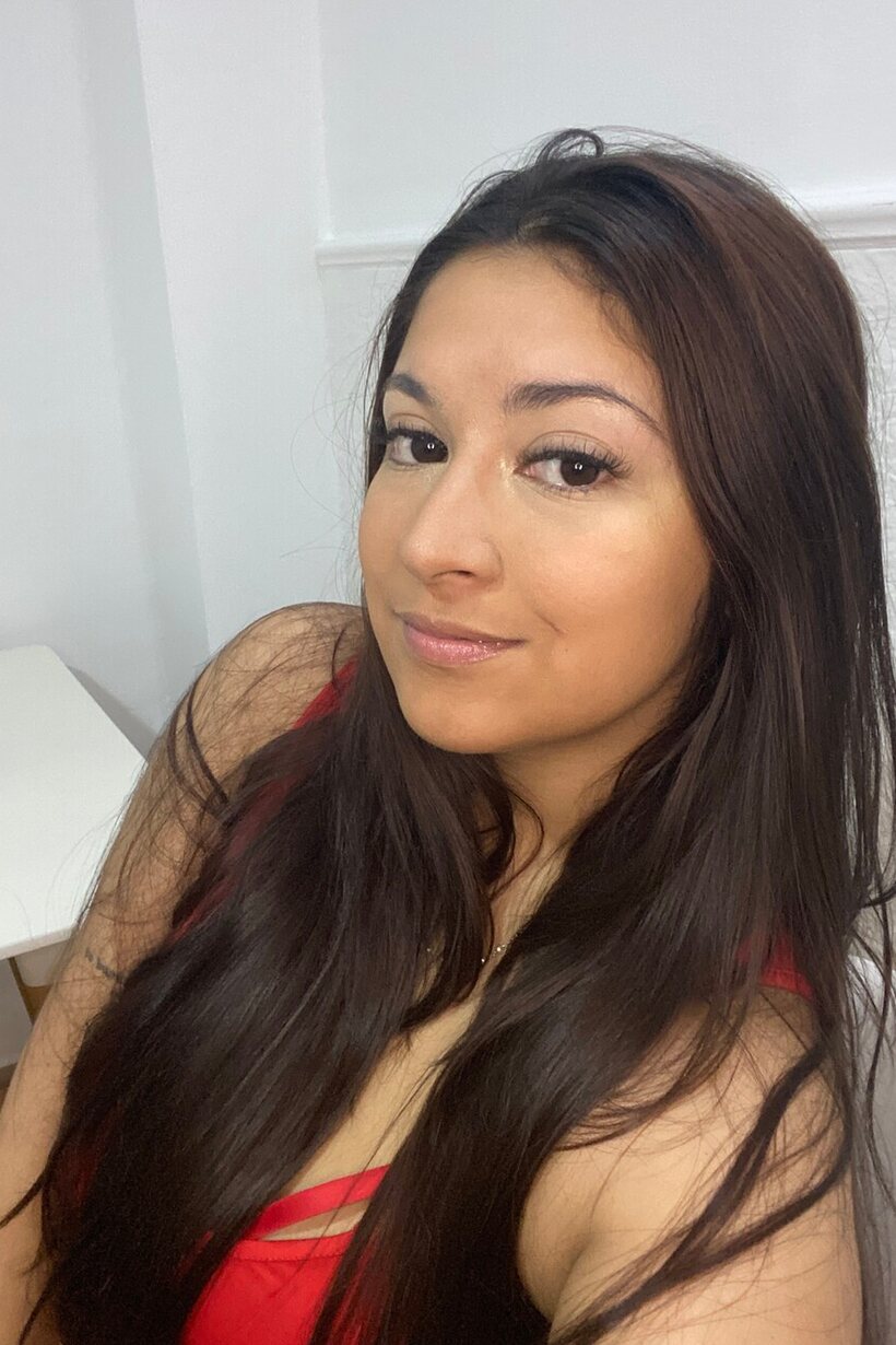 Thick girl takes selfies and shows her big tits and boobs in lingerie, photo 11 of 20