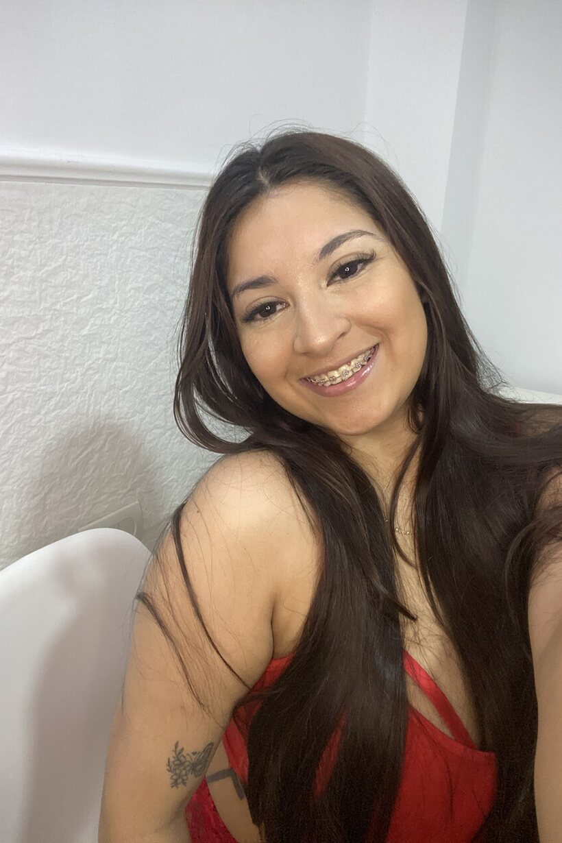 Amateur nude photo 20 — Thick girl takes selfies and shows her big tits and boobs in lingerie