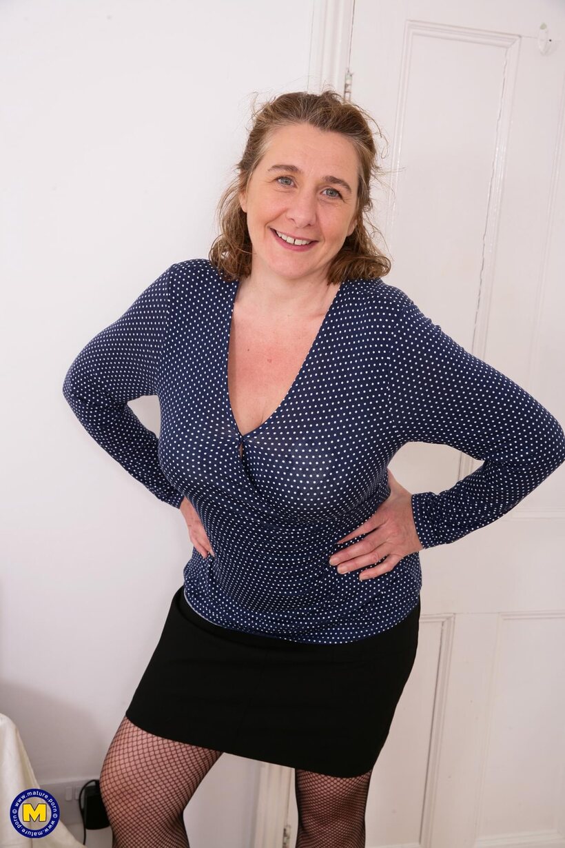BBW pic 1 from the set «Mesh stockings frame a mature bbw as she toys her shaved pussy»