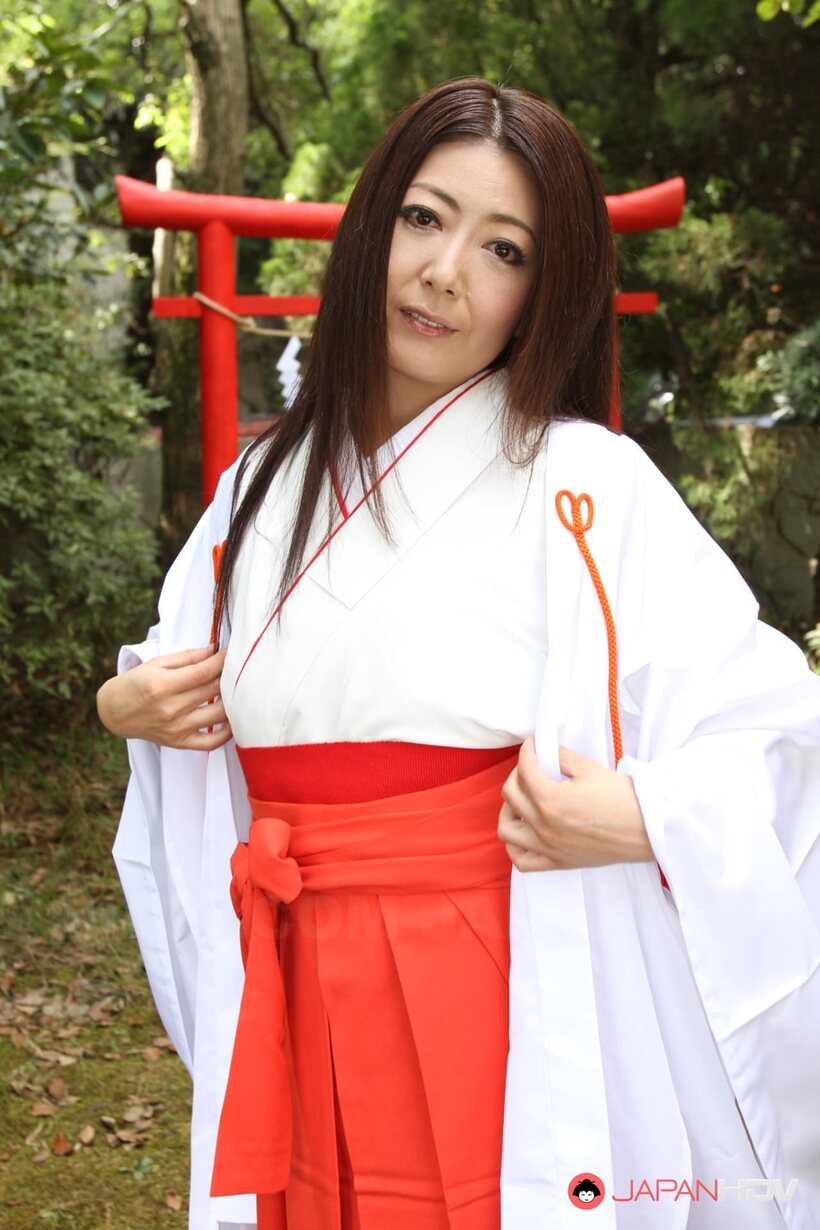 Japanese Ayano Murasaki gets naked outdoors and shows her natural tits and nipples (shot 5)