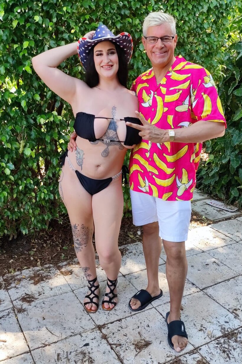 Avalon Mira nude photo 10 — Avalon Mira pounds through missionary and doggystyle action in ink