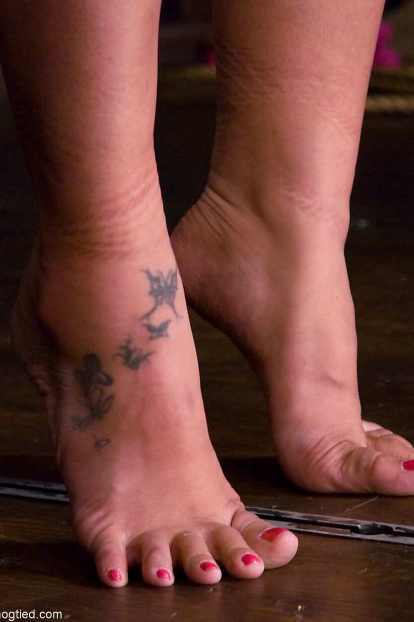 Photo 5 — Chubby DragonLily plays with a dildo and shows her feet