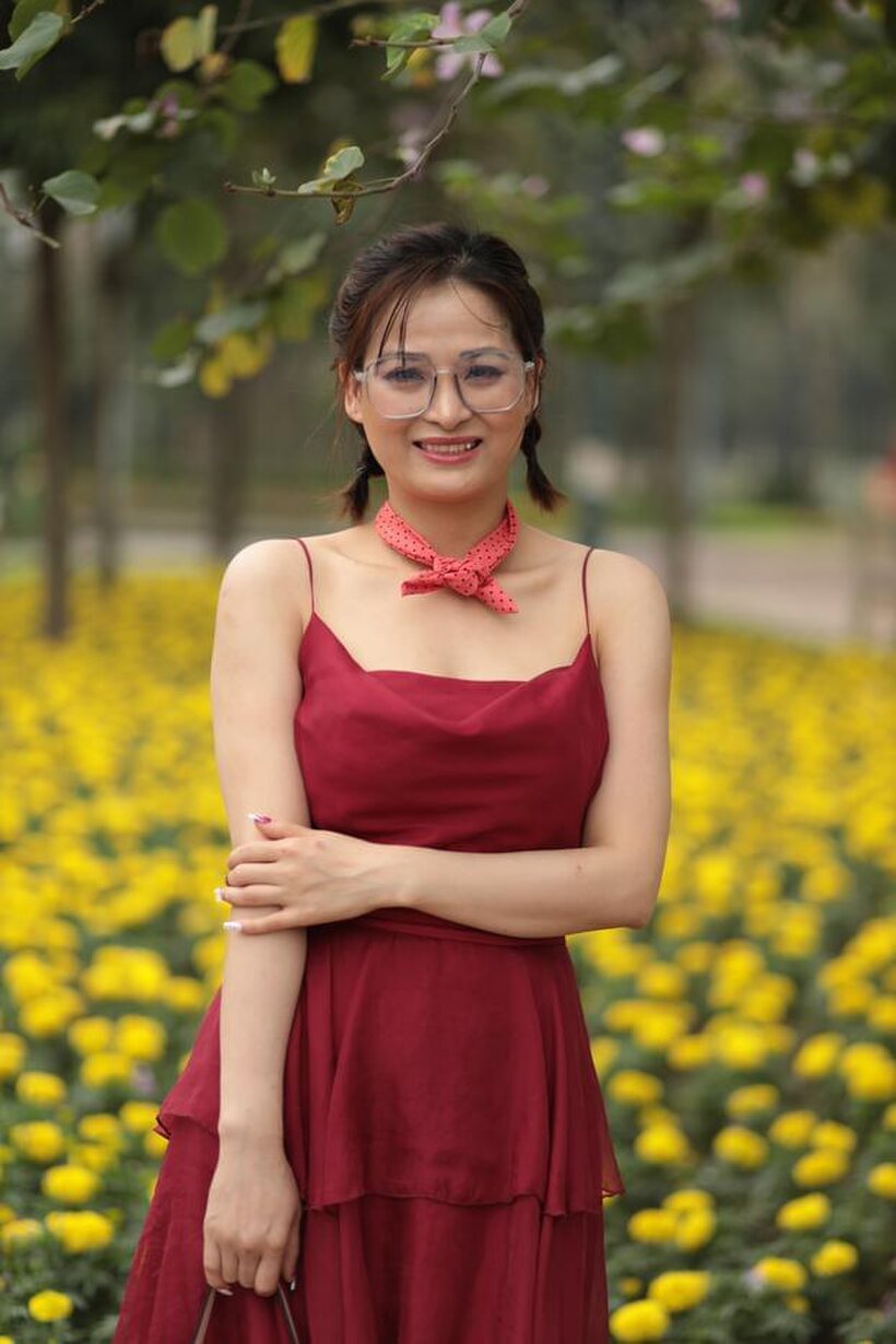 Photo 7 — Nerdy girl gets naked and starts flashing in public in public