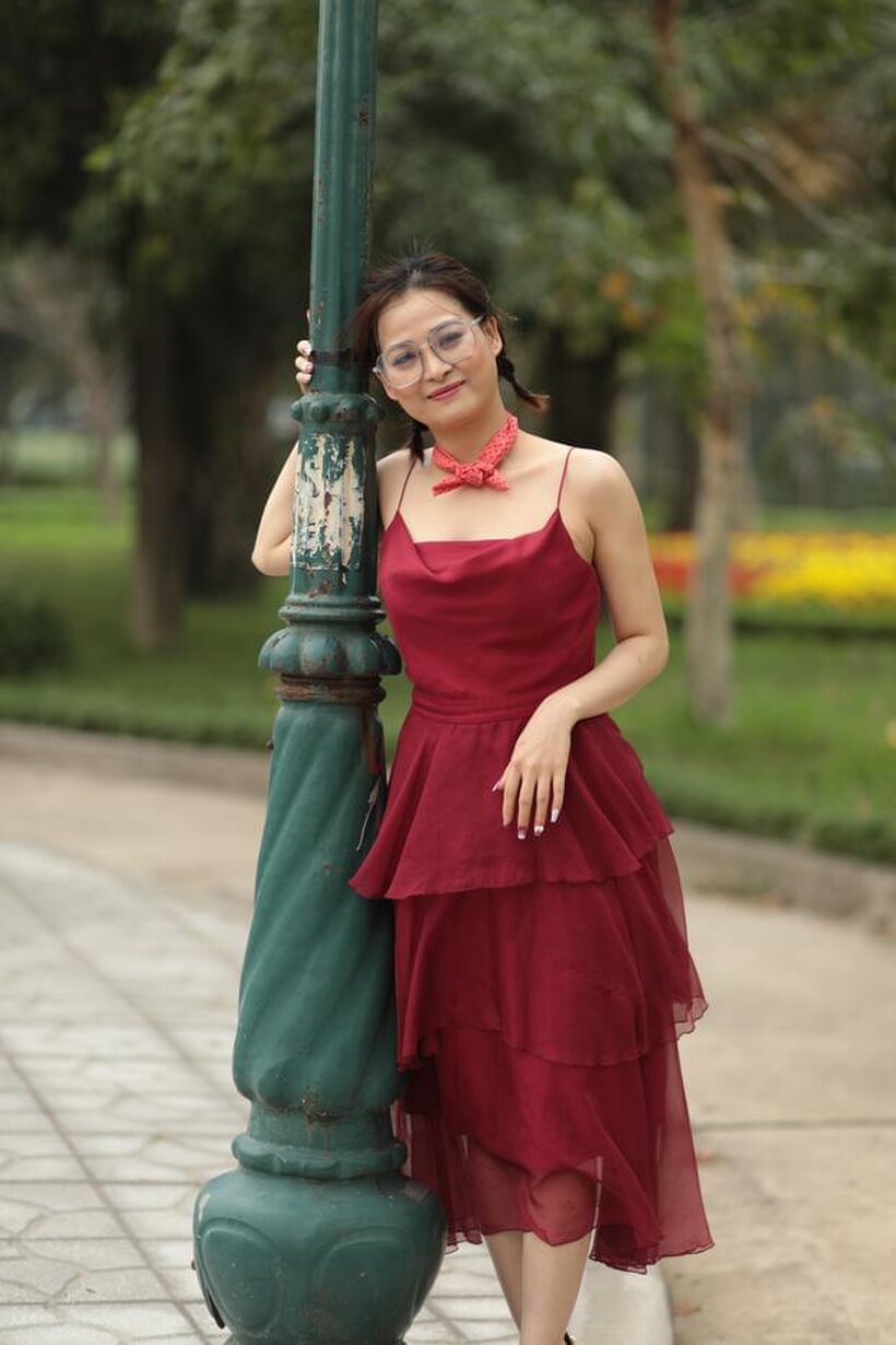 Amateur nude photo 15 — Nerdy girl gets naked and starts flashing in public in public