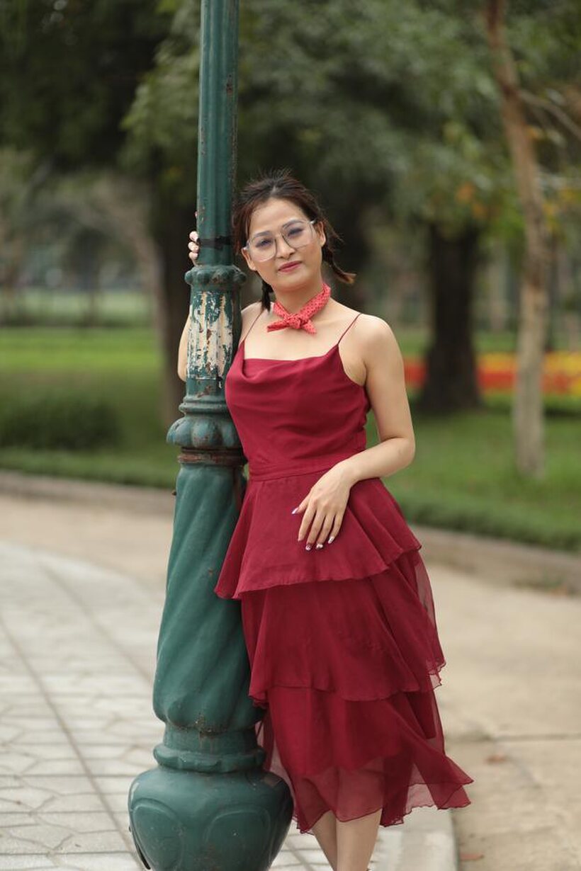 Amateur nude photo 17 — Nerdy girl gets naked and starts flashing in public in public