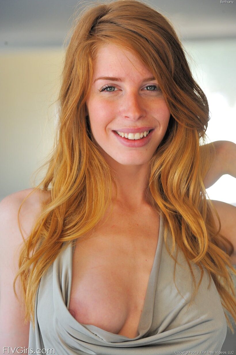 Photo 18 — Beautiful Bethanie Skye gets naked in public and shows her gaping pussy and long legs