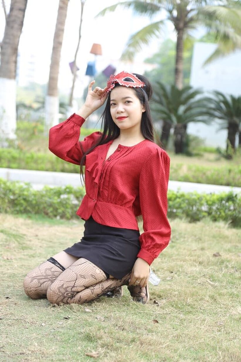 Amateur nude photo 3 — Outside in stockings and heels, masked Asian beauty strikes a pose