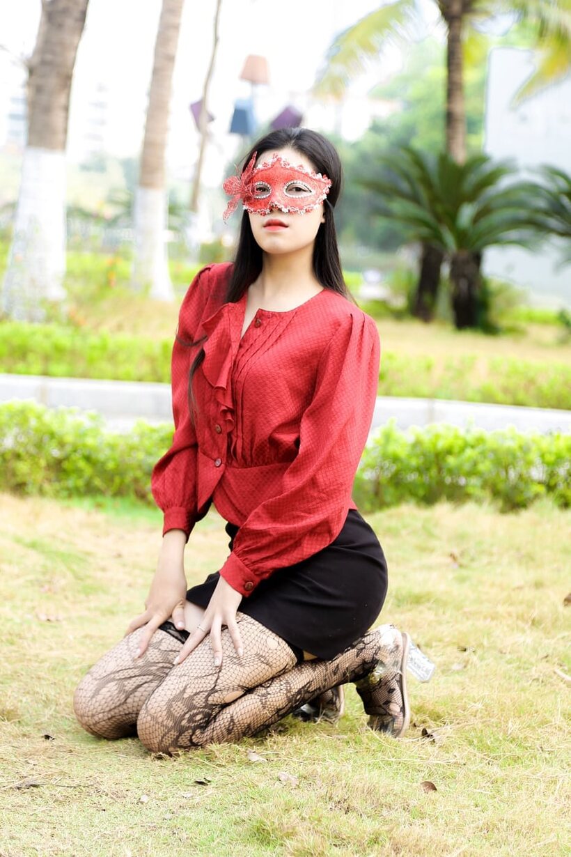 Amateur pic 5 from the set «Outside in stockings and heels, masked Asian beauty strikes a pose»