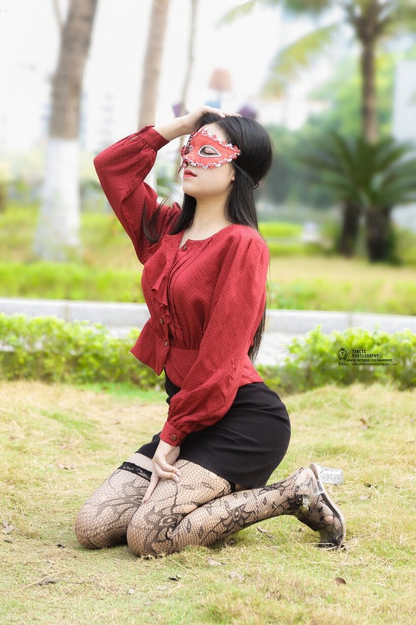 Amateur pic 6 from the set «Outside in stockings and heels, masked Asian beauty strikes a pose»