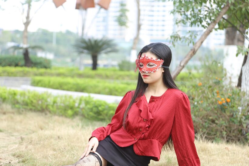 Amateur nude photo 15 — Outside in stockings and heels, masked Asian beauty strikes a pose