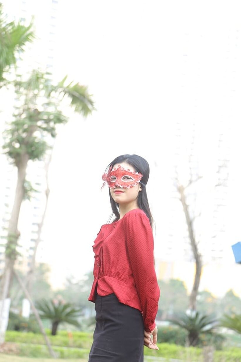 Amateur nude photo 17 — Outside in stockings and heels, masked Asian beauty strikes a pose