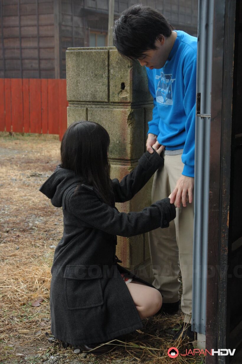 Mai Shimizu nude photo 3 — Mai Shimizu kneels outside and blows a guy while handworking him