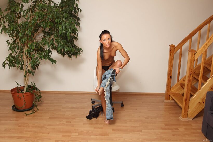Gina Devine nude photo 5 — Gina Devine strips at casting, revealing her tanned tattooed body and jeans