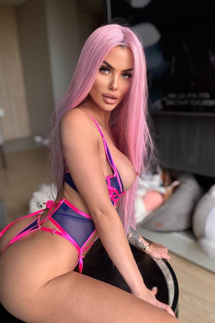 Skinny girl flaunts her big tits and ass in lingerie (shot 5)
