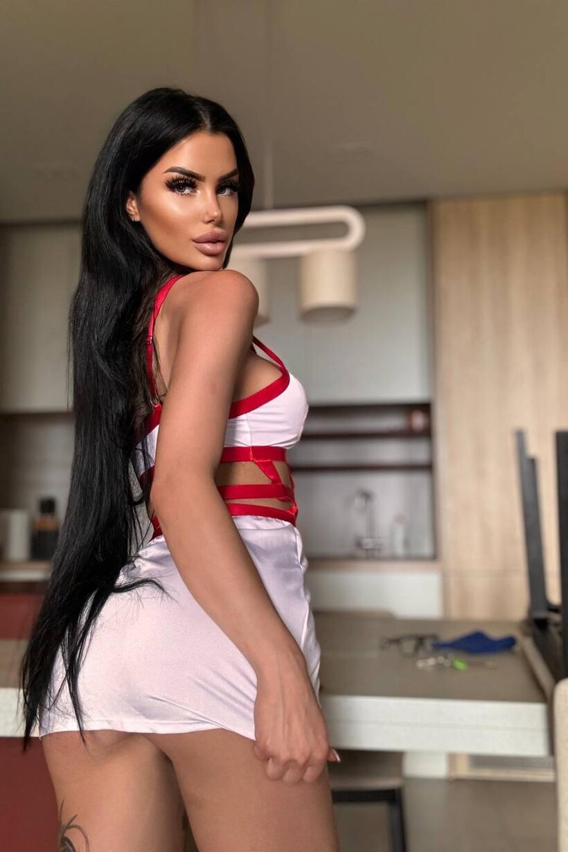 Amateur pic 11 from the set «Skinny girl flaunts her big tits and ass in lingerie»