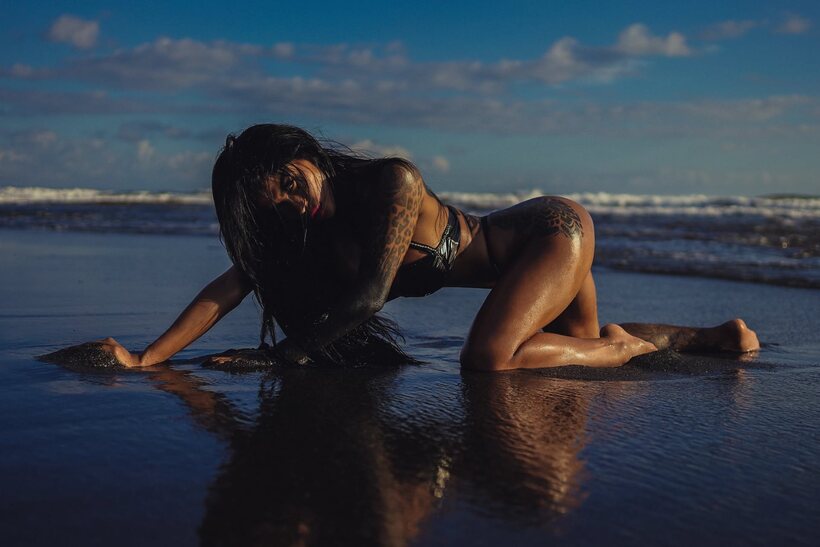 Japanese girl shows off her big round tits on the beach, photo 15 of 20