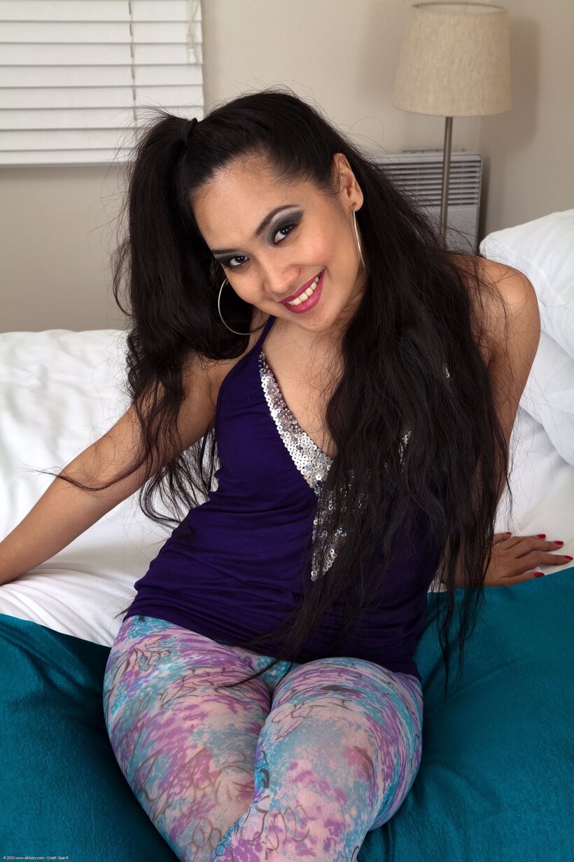 MISS PINAY pic 1 from the set «Beautiful MISS PINAY in panties shows her hairy asshole and ass»