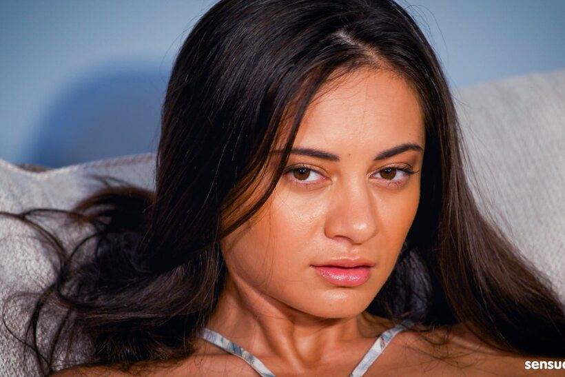 Image 3/21: Shrima Malati toys with her cunt and masturbates with a dildo
