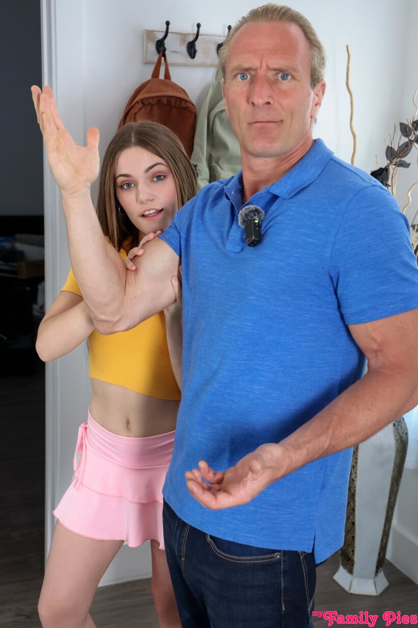Clarke Kent pic 3 from the set «Juniper Ren screws a hung daddy in a wild family-style hookup»
