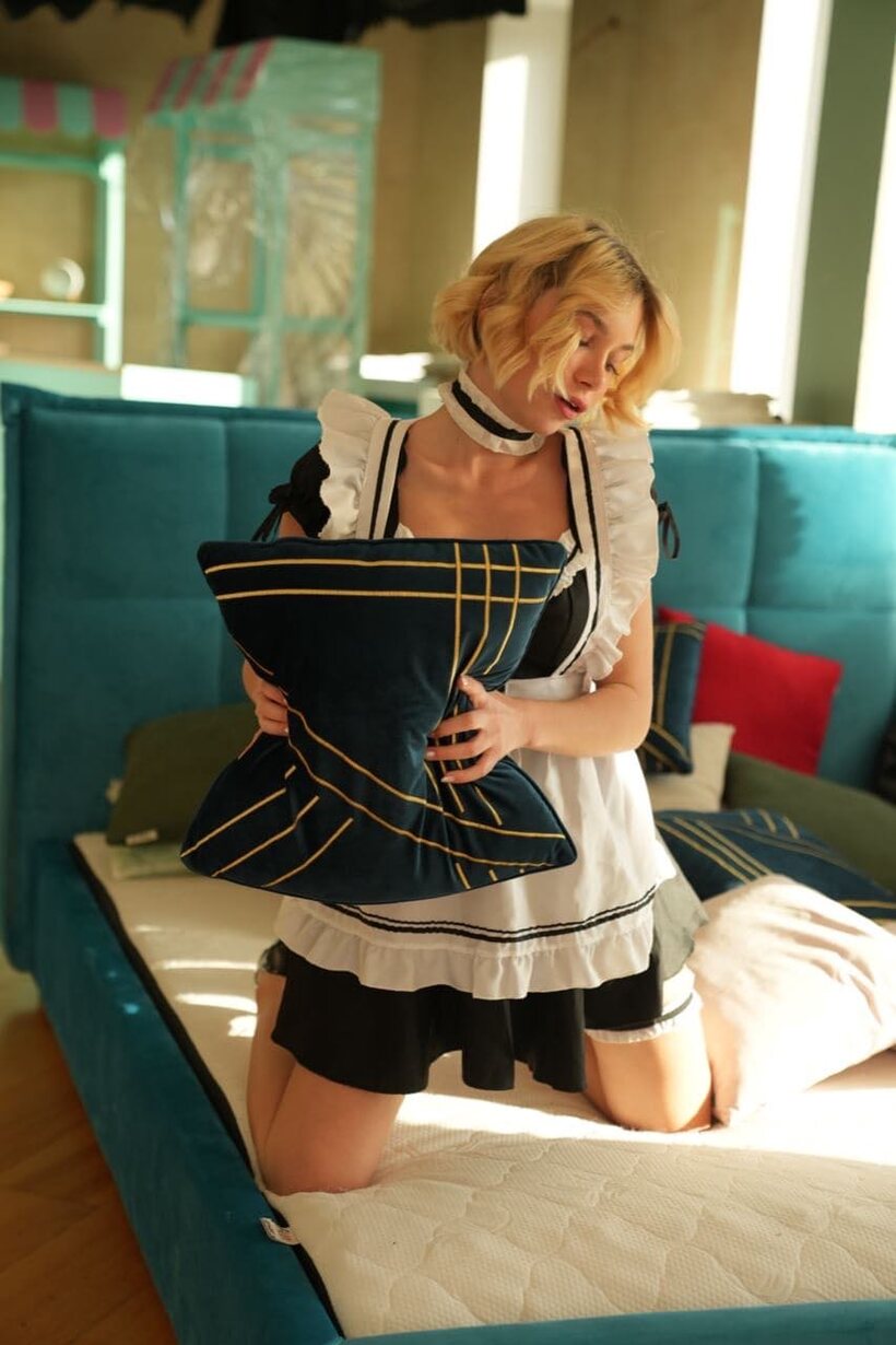 Beghe B plays with her cunt and shows her tits in maid uniform (shot 4)