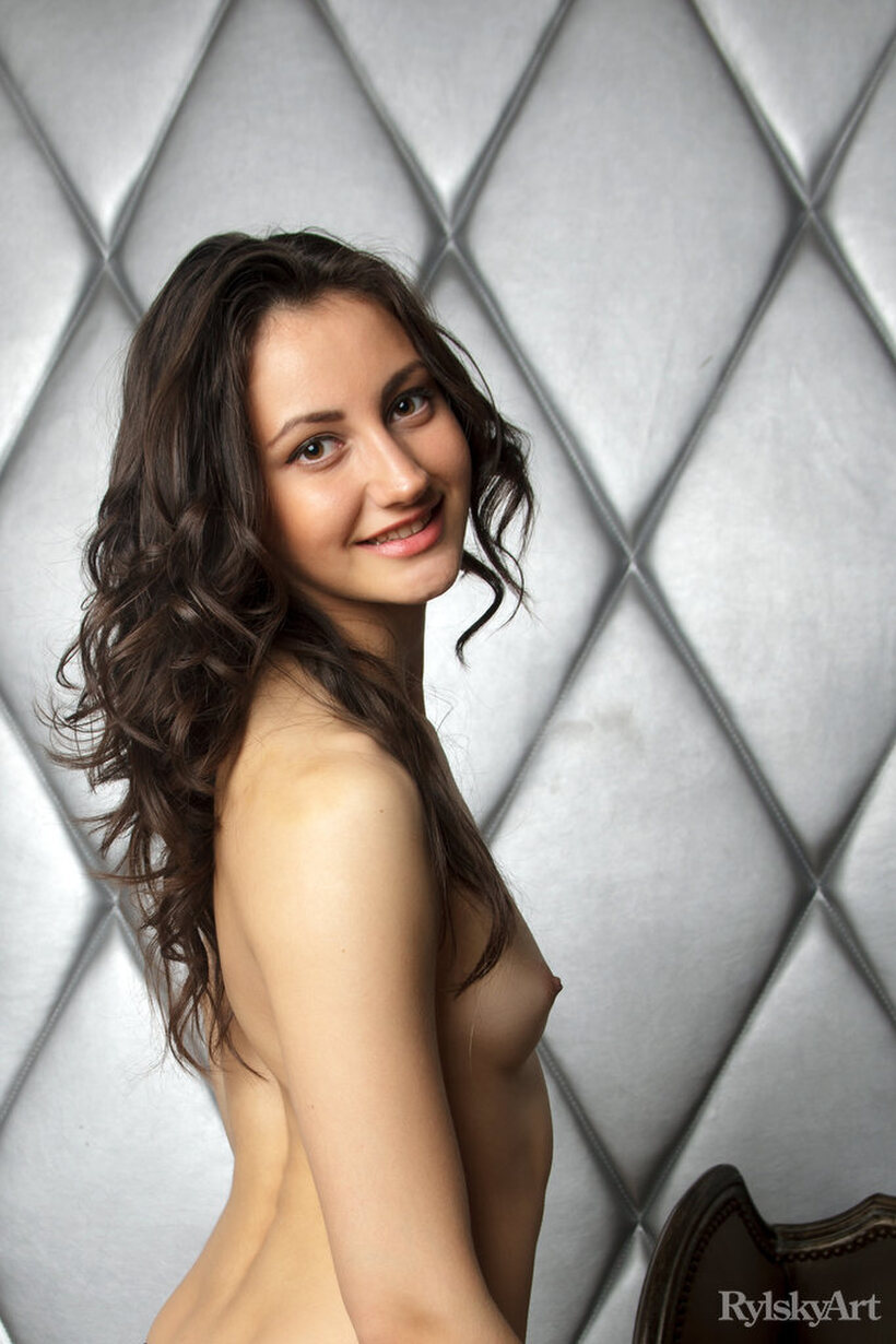 Nude brunette teen bends and poses to show her flexibility (shot 1)