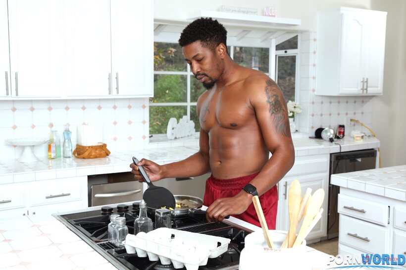 MILF Silvia Saige strips out of her lingerie and gets blacked with Isiah Maxwell (shot 6)