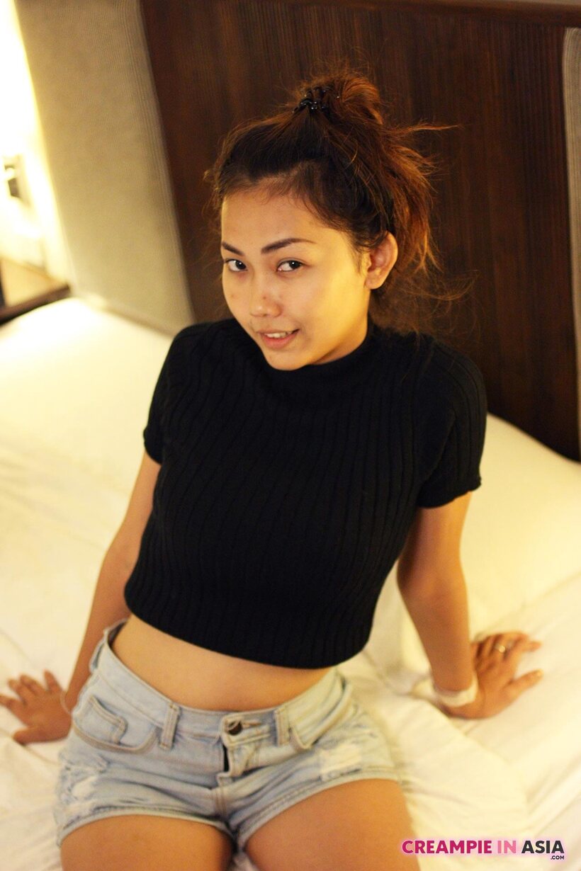 Amateur nude photo 7 — Petite girl flaunts her small tits while teasing