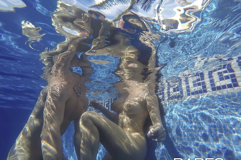 Martina Gold and her boyfriend play underwater before poolside anal, photo 1 of 16