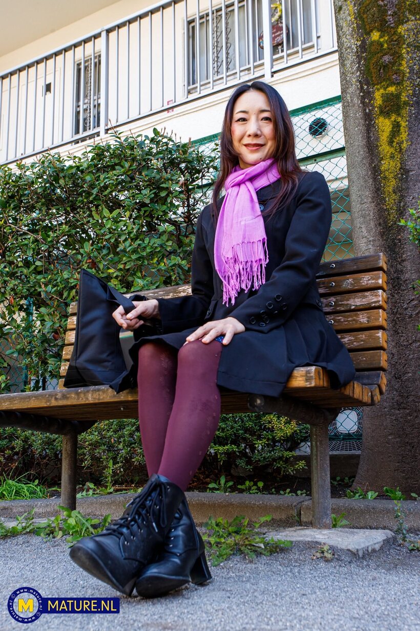 Mature Miho Wakabayashi gets naked and starts fucking hard in public, photo 1 of 10