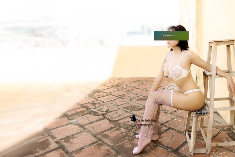 Image 19/21: Asian girl flaunts her ass