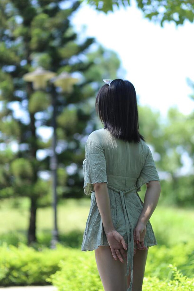 Amateur nude photo 11 — Beautiful girl in a skirt shows her ass outdoors