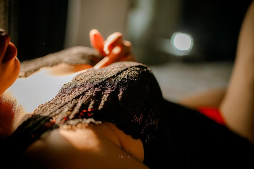 Amateur pic 6 from the set «Brunette girl strips out of her lingerie and shows her ass»