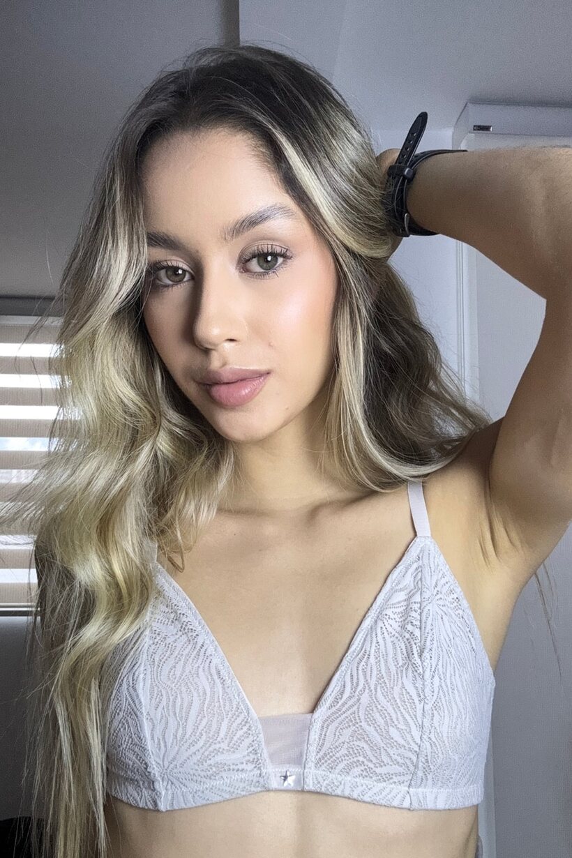 Amateur pic 8 from the set «Cute German teen Jasmin shows off in sexy OnlyFans photo set»