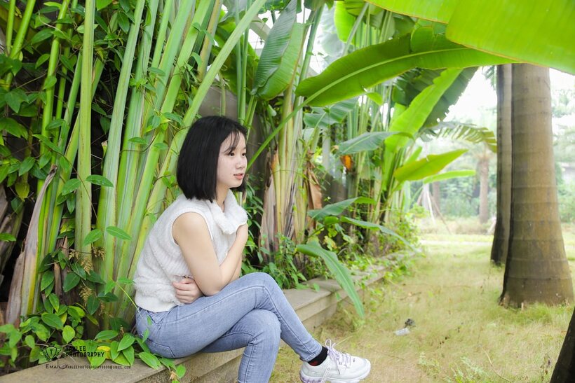 Amateur pic 16 from the set «Amateur girl strips out of her jeans and poses naked»
