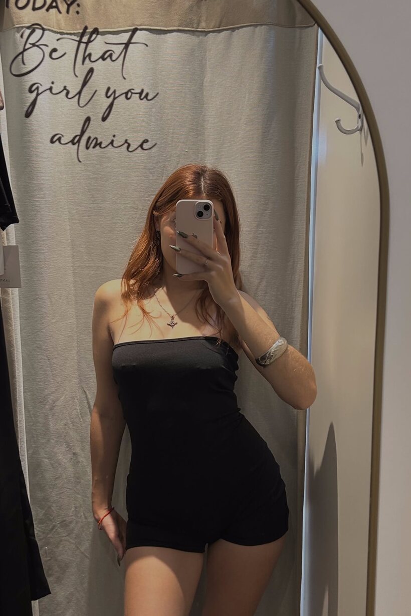 Image 9/11: Solo model snaps selfies in outfits while showing off her big ass