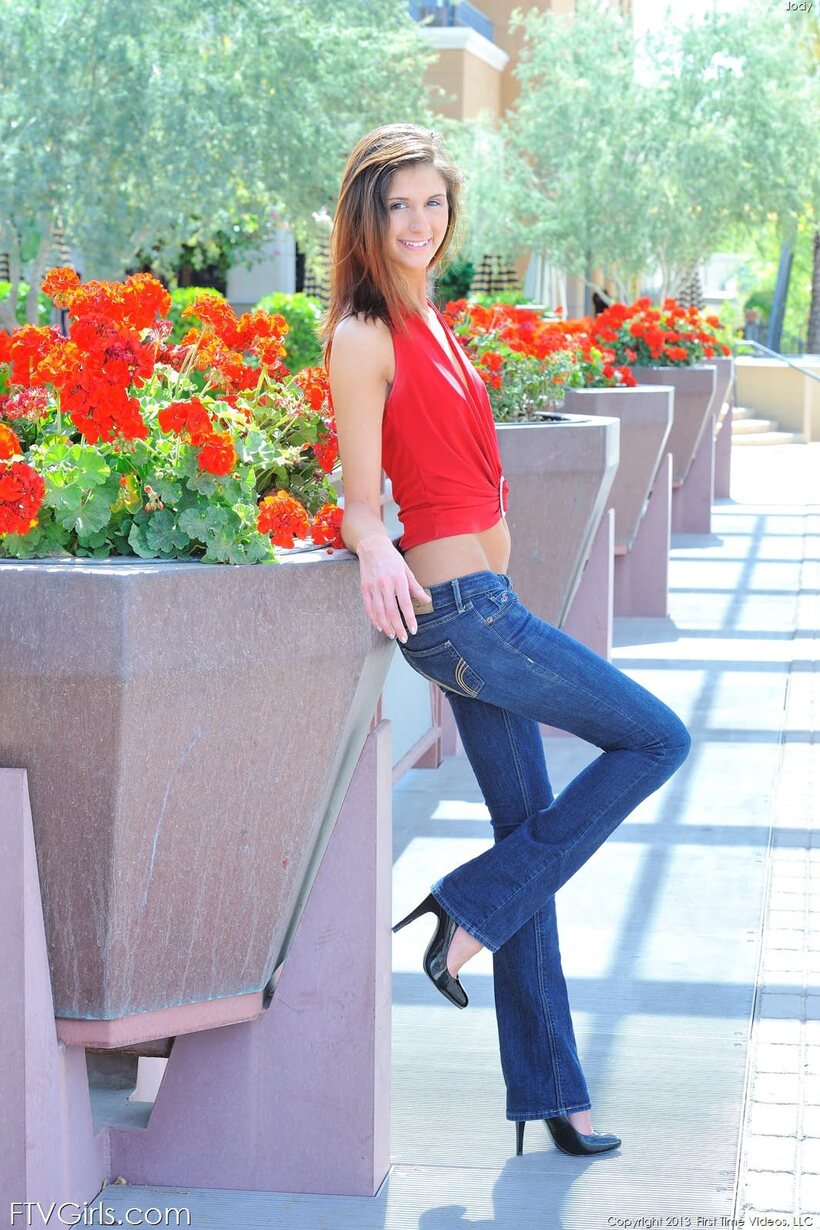 Image 10/20: Presley Dawson flashes her ass and poses nude outside in jeans