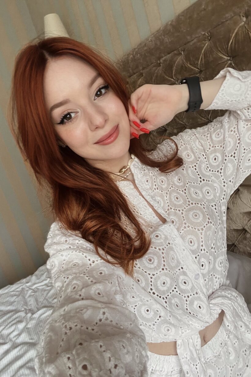 Image 3/10: Sofi Foxxxy flashes her big boobs with a redhead selfie