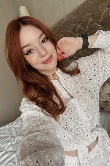 Sofi Foxxxy flashes her big boobs with a redhead selfie