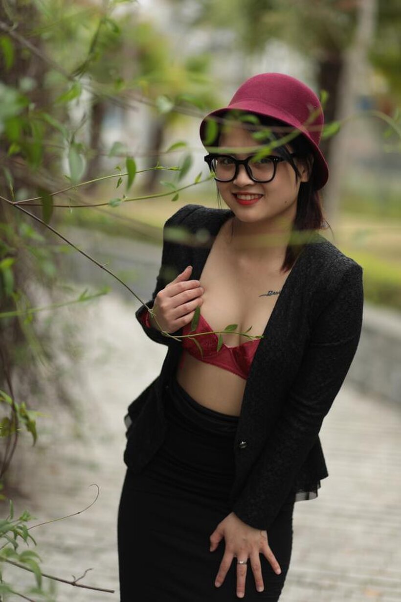 Petite girl undressing in public (shot 7)