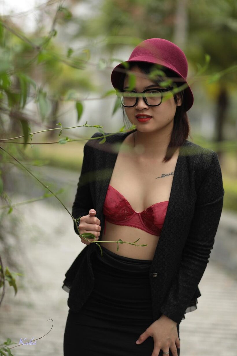 Petite girl undressing in public (shot 11)