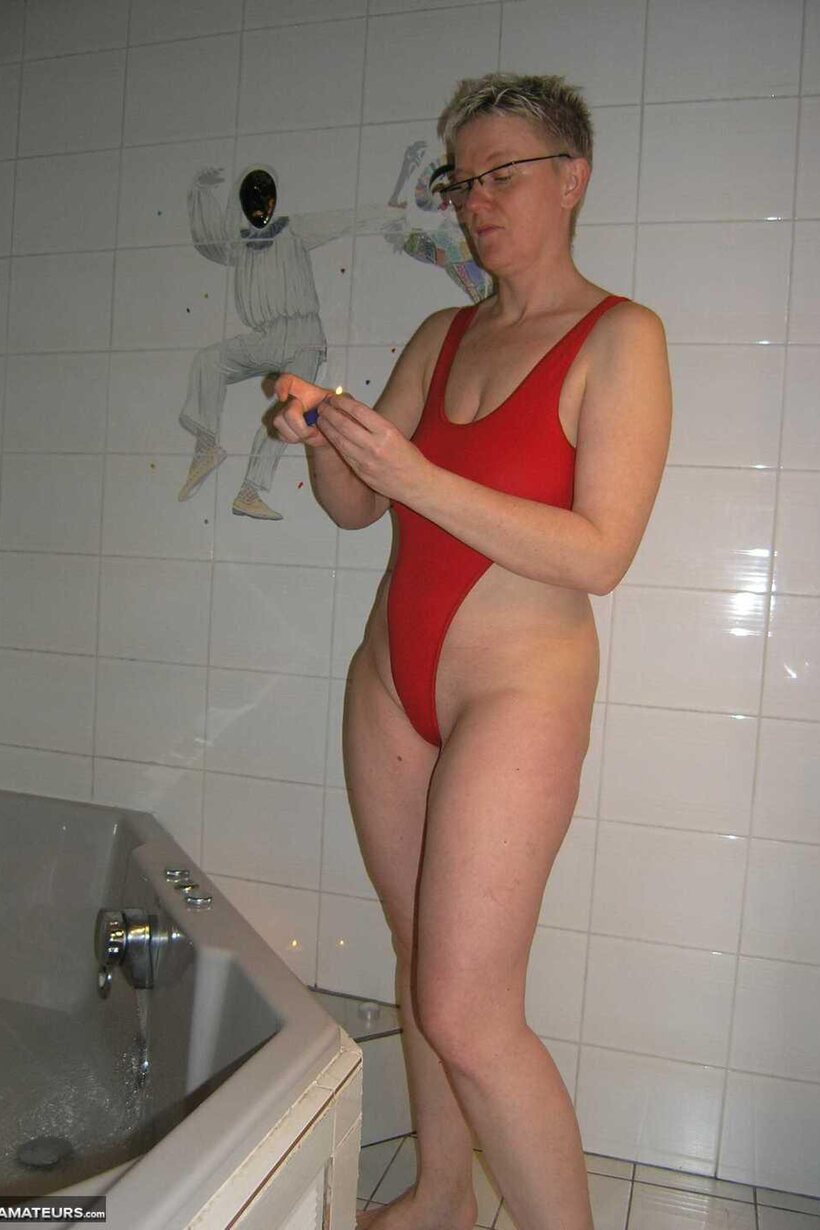 Blonde Tiffany Pearl up close: wet pussy and legs in a micro bikini, photo 2 of 16