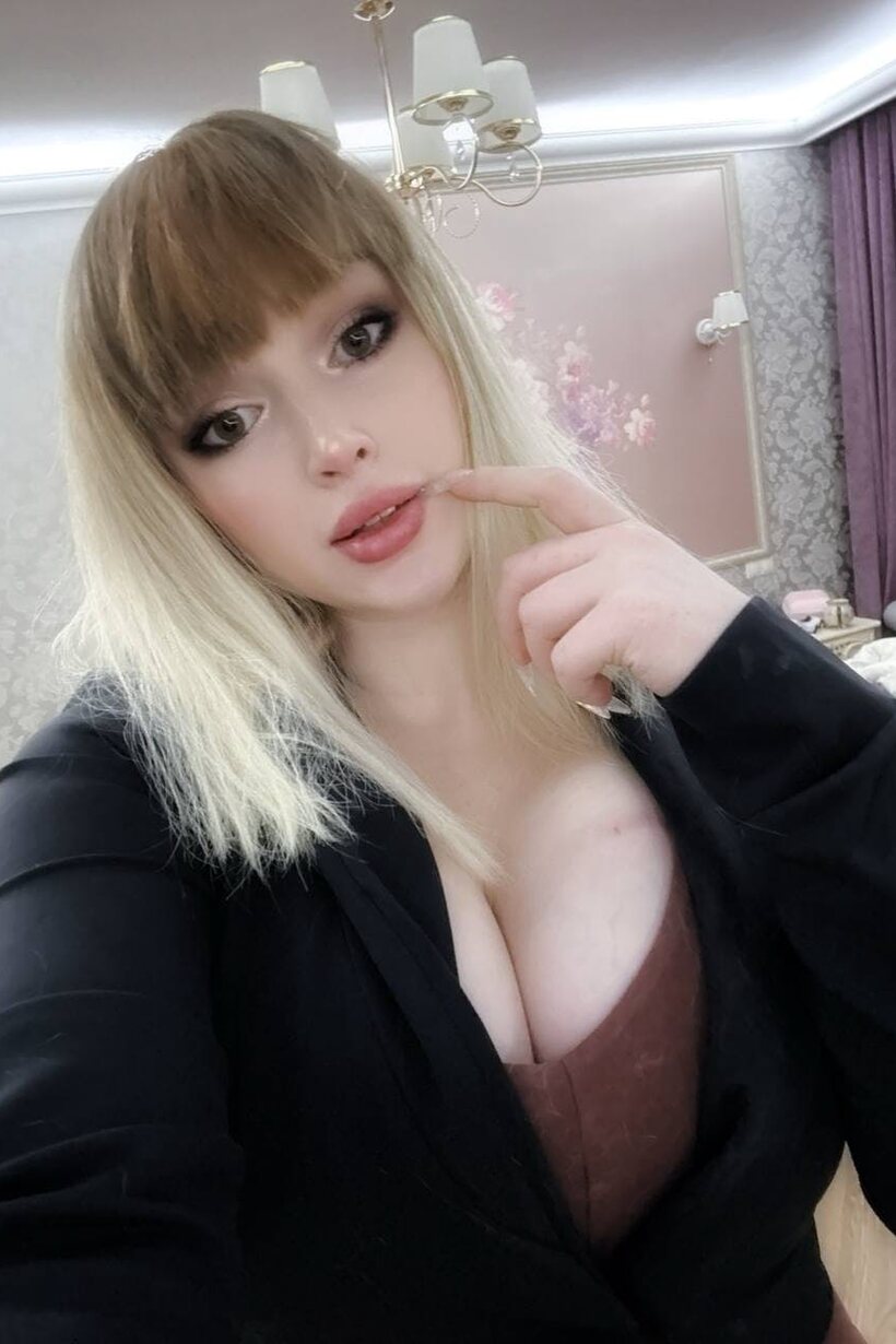 Image 9/20: She snaps selfies while flashing tits and ass, amateur blonde