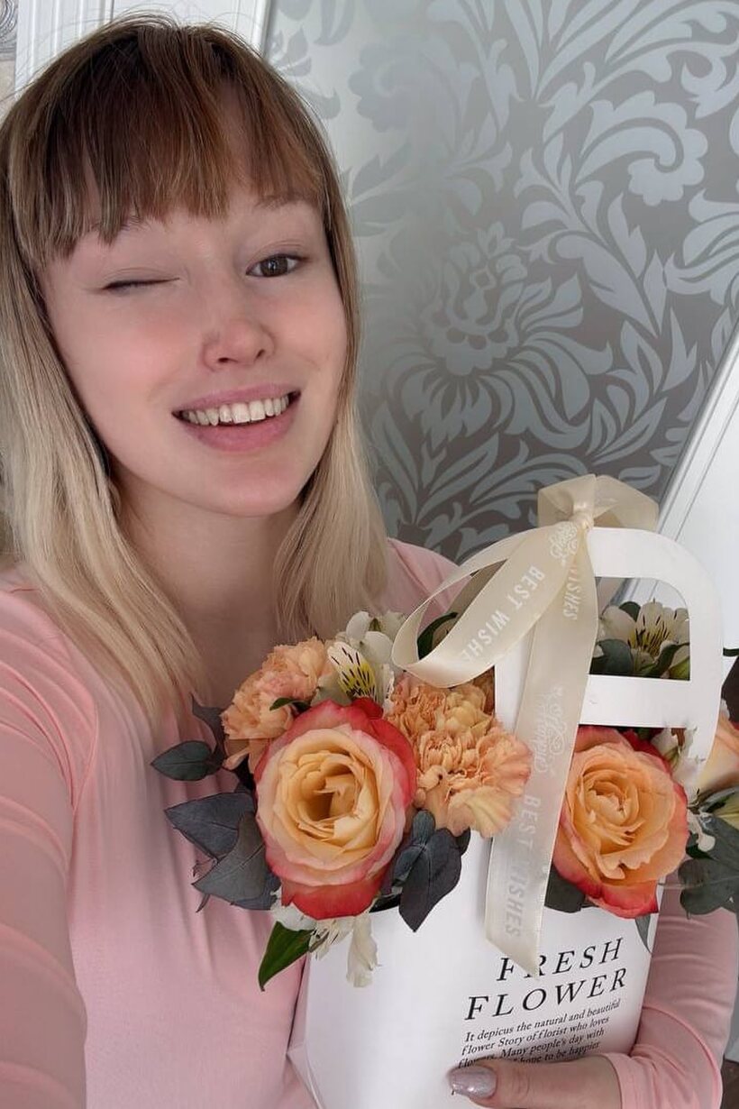 Amateur pic 16 from the set «She snaps selfies while flashing tits and ass, amateur blonde»