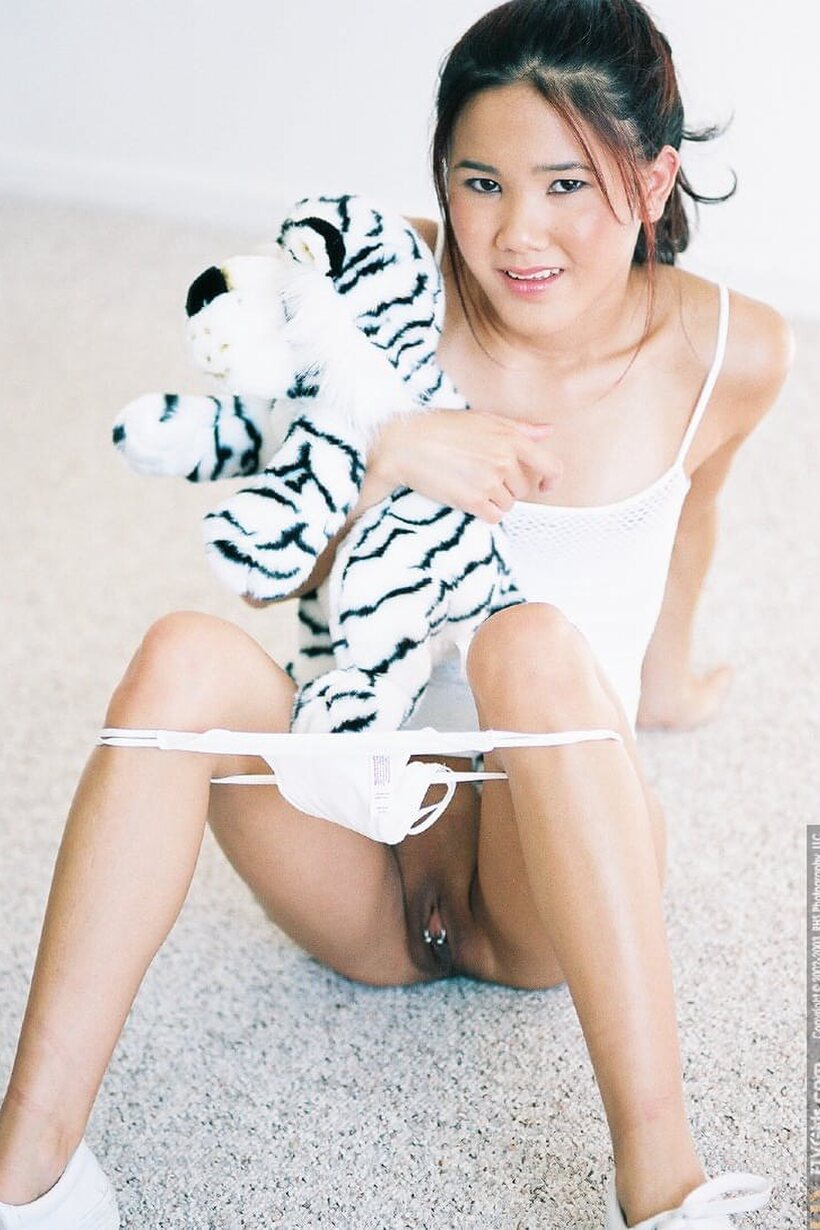 Asian Kitty Jung up close: natural tits and pussy outdoors (shot 12)