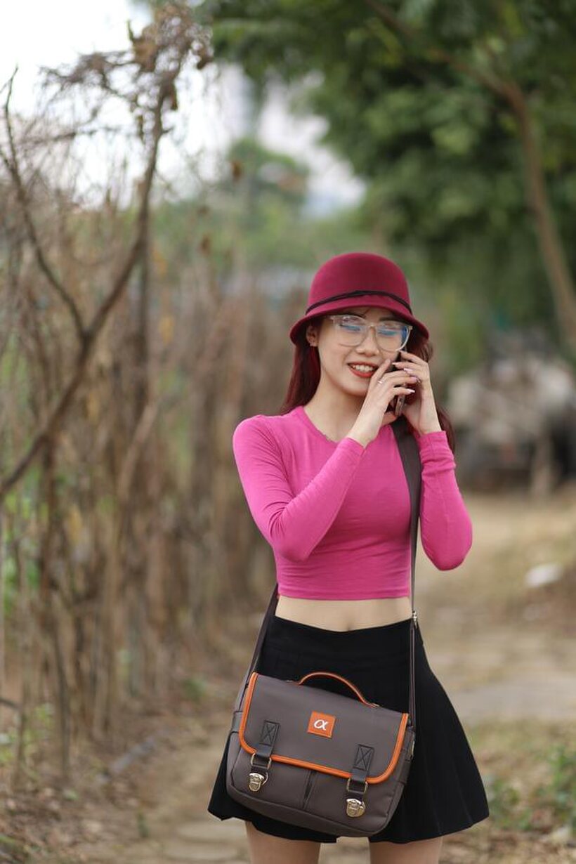 Redhead girl gets naked outdoors (shot 14)