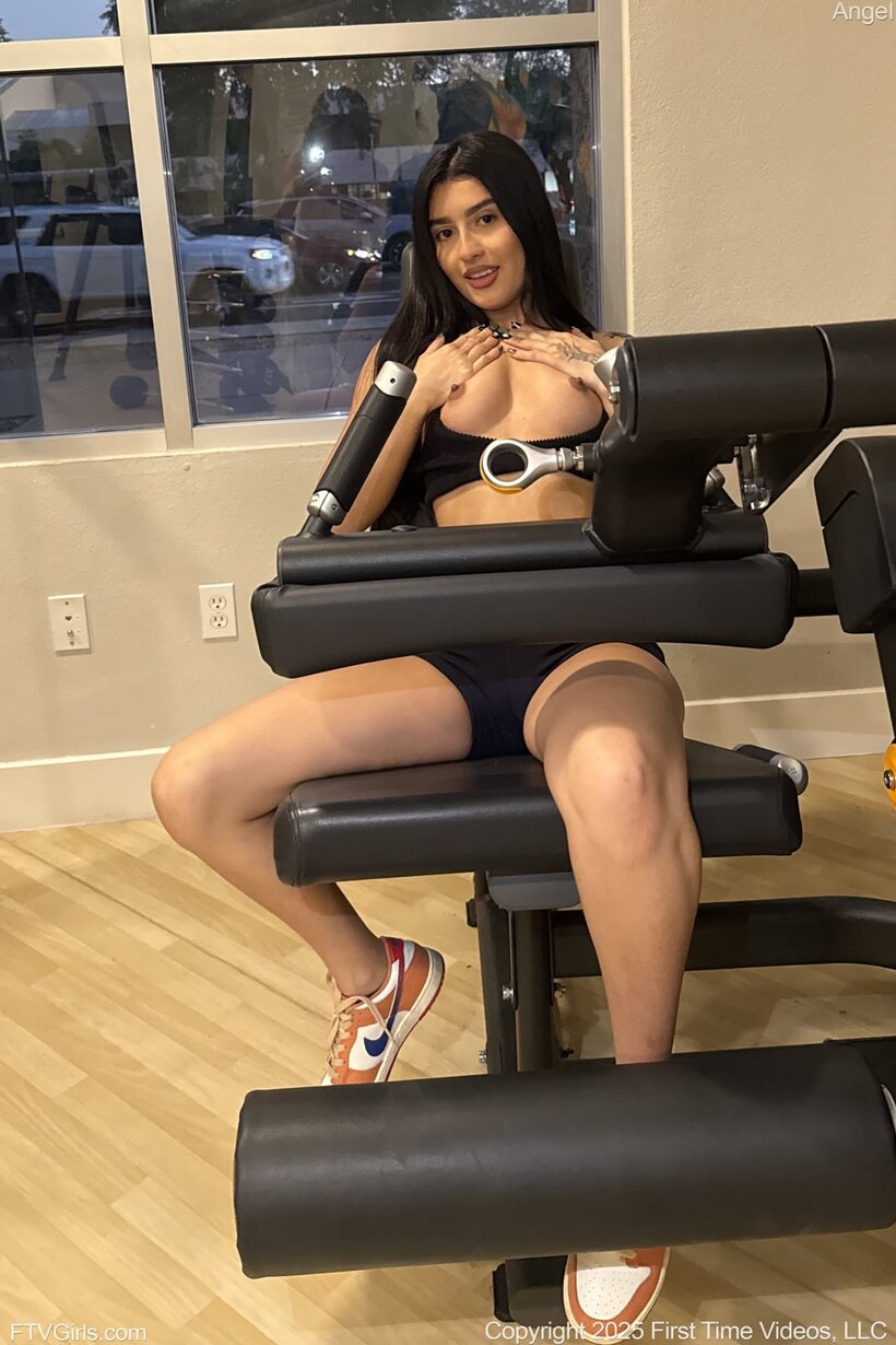 At the gym, Angel flaunts her big round ass in shorts, photo 16 of 21