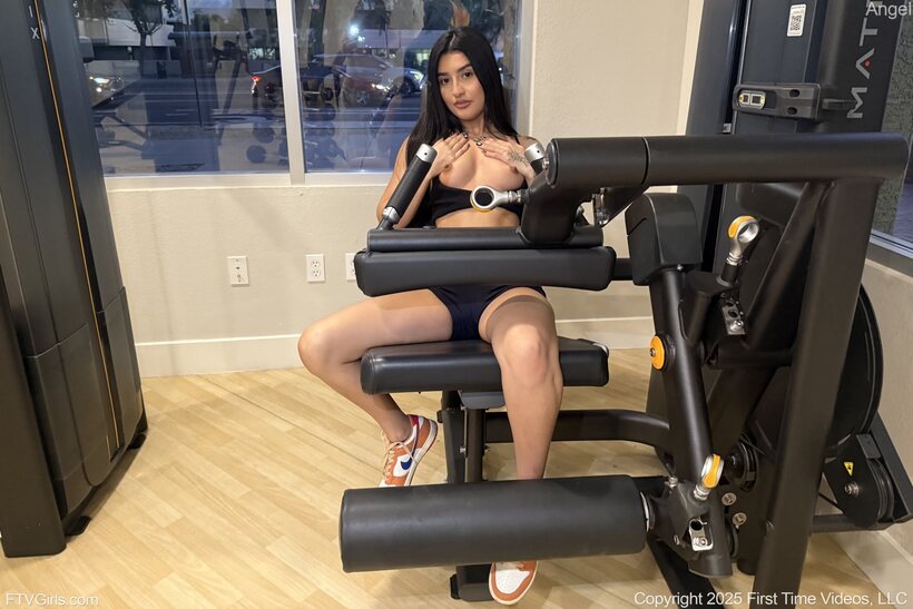 At the gym, Angel flaunts her big round ass in shorts, photo 17 of 21