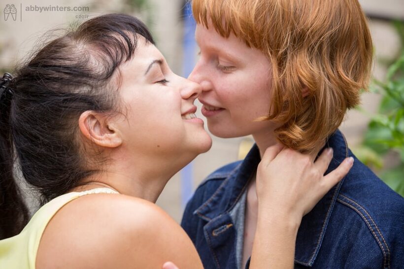 Amateur pic 1 from the set «Ekaterina and Emma B get private with lesbian play outdoors»