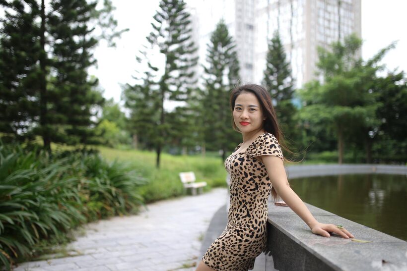 Amateur nude photo 7 — Asian girl strips out of her skirt and poses naked
