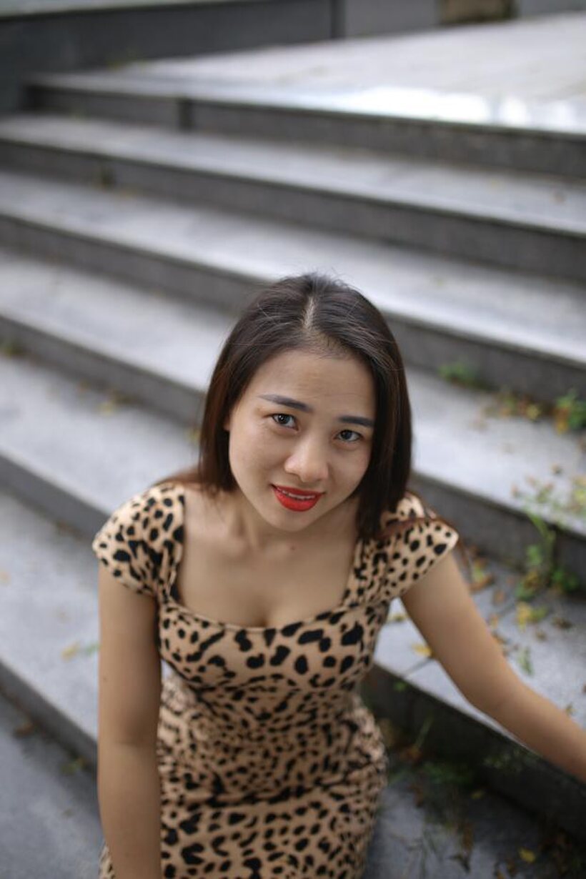 Amateur nude photo 12 — Asian girl strips out of her skirt and poses naked